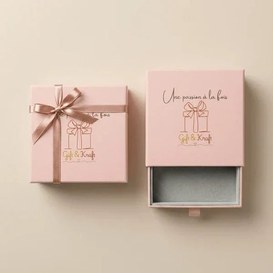 Colliers Personnalisés avec Prénom : Le Murmure d'un Amour Porté Près du Cœur - Une Passion à La Fois