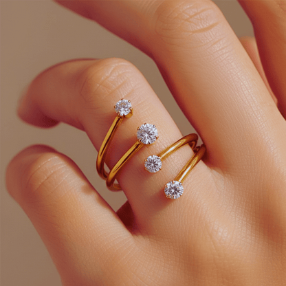 Bague spirale dorée avec zirconiums – Bijou élégant et symbolique - 