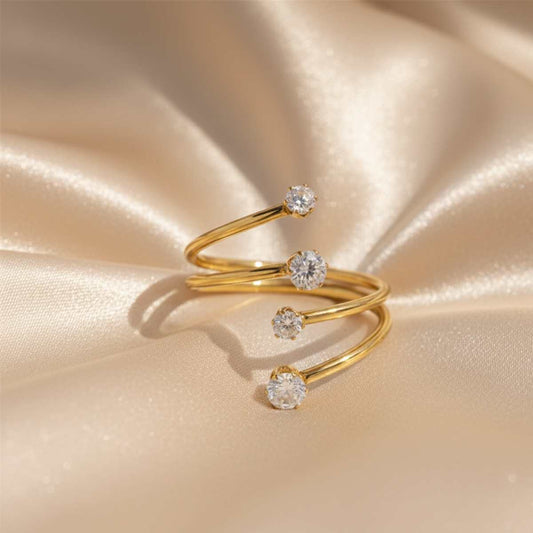 Bague spirale dorée avec zirconiums – Bijou élégant et symbolique - 